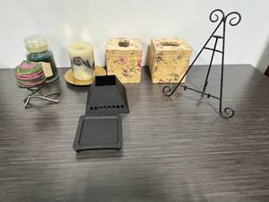 lot 275 image: Set of Decorative Candle Holders and Accessories