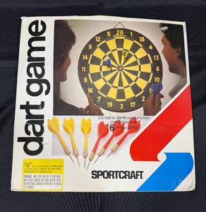 lot 281 image: Sportcraft Dart Game with 6 Brass Darts