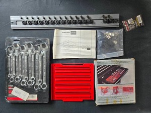 lot 49 image: Craftsman 10-Piece Ratcheting Wrench Set with Socket Rack and Accessories