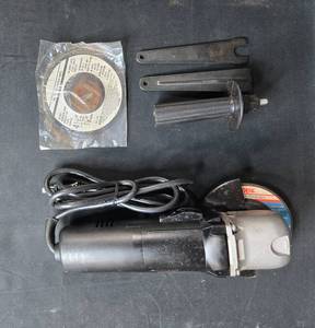 lot 64 image: Craftsman 4-12 Inch Disc Grinder with Accessories