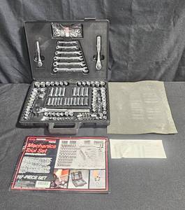 lot 172 image: Craftsman 117-Piece Mechanics Tool Set with Ratchets and Sockets