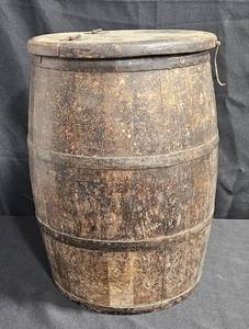 lot 180 image: Vintage Wooden Storage Barrel with Lid