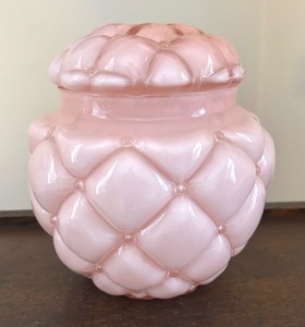 lot 41 image: Vintage Consolidated Glass Pink Quilted Biscuit Jar