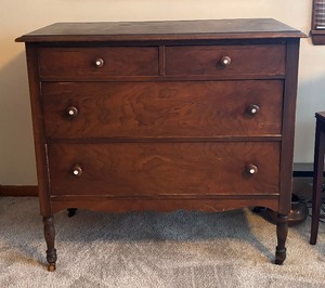 lot 42 image: Beautiful Wooden Vintage Dresser
