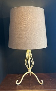 lot 50 image: Bent Metal Decorative Table Lamp