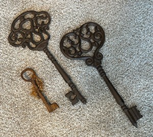 lot 60 image: Three Decorative Keys