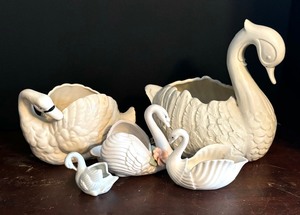 lot 62 image: Decorative Swan Figurines