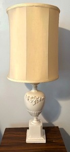 lot 72 image: Lovely Vintage Table Lamp