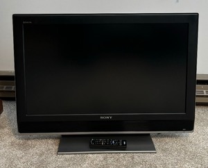 lot 123 image: Sony 31 Inch TV