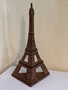 lot 101A image: Metal Eiffel Tower Figurine Door Stopper