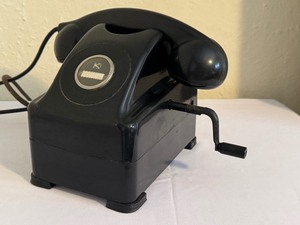 lot 144 image: Vintage Kellogg Red Bar Telephone 1000 Series