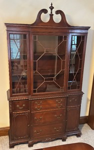 lot 14 image: Vintage Mahogany China Cabinet  Vintage Mahogany Breakfront