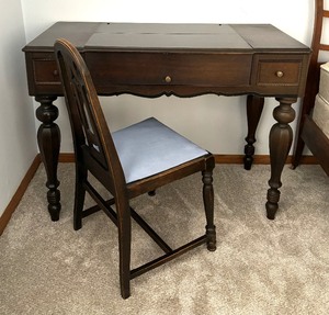 lot 3 image: Vintage Mahogany Spinet Piano Style Flip Top Secretary Writing Desk