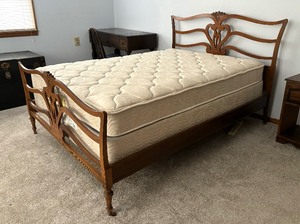 lot 10 image: Beautiful Vintage Full Bed Wooden Frame