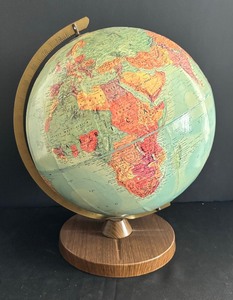 lot 193 image: Replogle Stereo Relief Globe