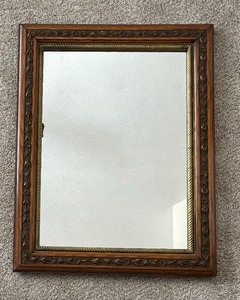 lot 195 image: Decorative Wall Mirror