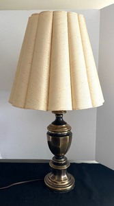 lot 199 image: Beautiful Table Lamp