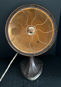 lot 210 image: Vintage Hot Point Heater