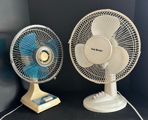 lot 211 image: Two Desk  Table Fans by Syperlectric Personal Breeze and Cool Breeze