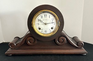 lot 213 image: Vintage New Haven Mantle Clock