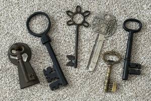 lot 219 image: Six Decorative Keys
