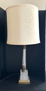 lot 222 image: Vintage Column Style Table Lamp