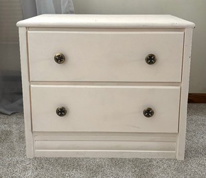 lot 226 image: Vintage White Side Table  Nightstand