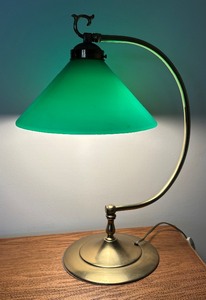 lot 234 image: Vintage Bankers Lamp