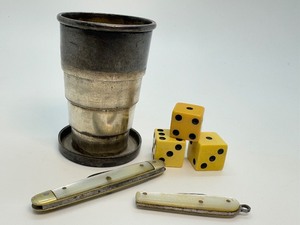 lot 213J image: Vintage Dice Game and Miniature Folding Knives