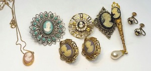 lot 147 image: Assorted Vintage Cameo Jewelry