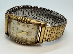 lot 24 image: Vintage Bulova Wristwatch