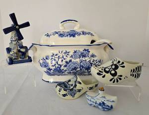 lot 160 image: Lovely Blue and White Vintage Soup Tureen, Vintage Delft Items and More