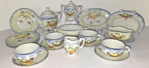lot 165 image: Sweet Vintage Japanese Childs Tea Set