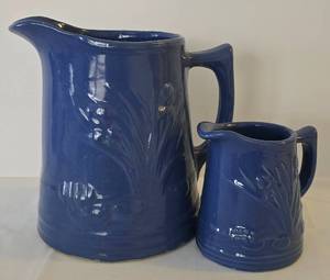 lot 176 image: Blue Red Wing Pitcher Set