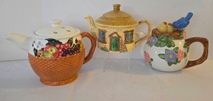 lot 178 image: Quaint Teapot Trio