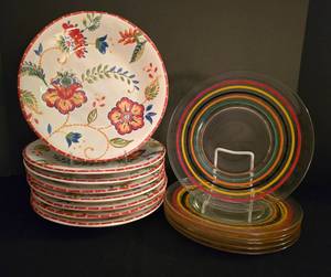 lot 264 image: Colorful Plate Sets