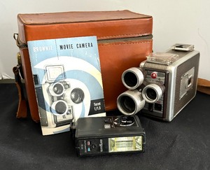 lot 288 image: Vintage Kodak Brownie Movie Camera