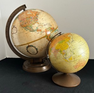 lot 345 image: Replogle 9 Inch World Classic Series Globe and Globe Bank