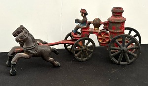 lot 347 image: Vintage Cast Iron Pumper Wagon Toy