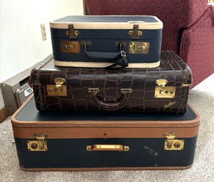lot 350 image: Three Vintage Suitcases  Luggage