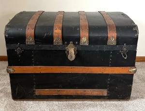 lot 353 image: Antique Steamer Trunk