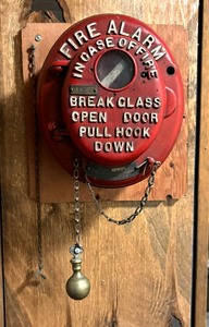 lot 7 image: Antique Autocall Fire Alarm