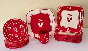 lot 383 image: Sonoma Cherries Jubilee Dish Set