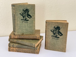 lot 321 image: Set of Six Vintage 1940s Carolyn Keene The Dana Girls Mystery Stories Books