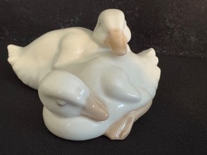 lot 327 image: Vintage NAO Cuddling Ducks Figurine