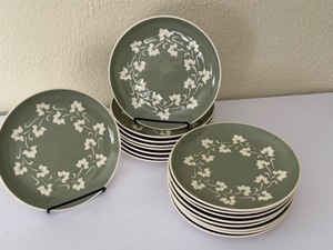 lot 329 image: (17) Vintage Luncheon Plates by Harkerware