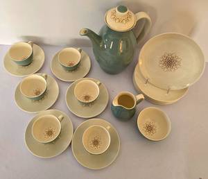 lot 386 image: Vintage Royal Doulton Desert Star Coffee Set