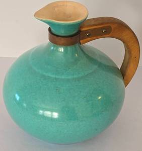 lot 387 image: Vintage Rumrill Pottery Carafe