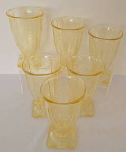 lot 392 image: Yellow Depression Glassware Set