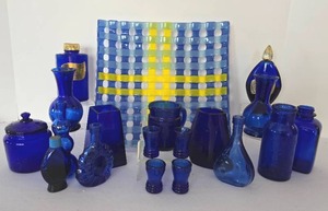 lot 396 image: Striking Cobalt Glassware Set  Decorative Platter